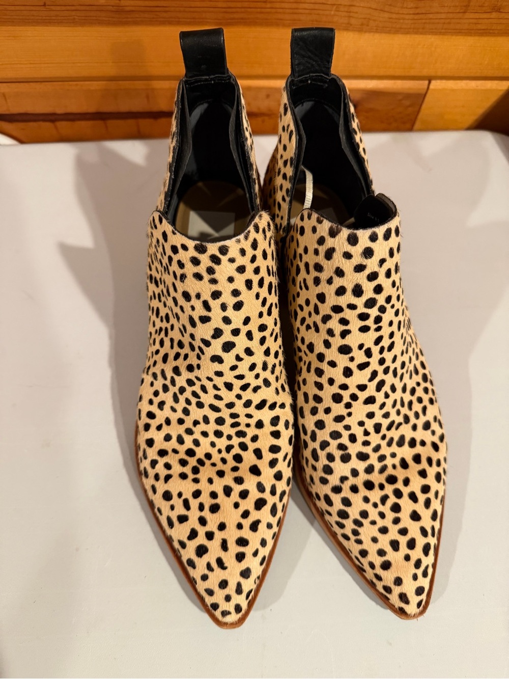 Dolce Vita Cheetah Print Pointed Toe Ankle Booties - Black & Cream. Size 9.5